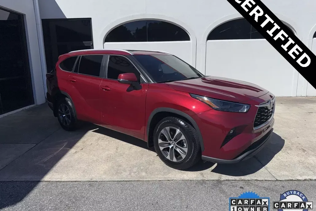 2024 Toyota Highlander XLE photo 1