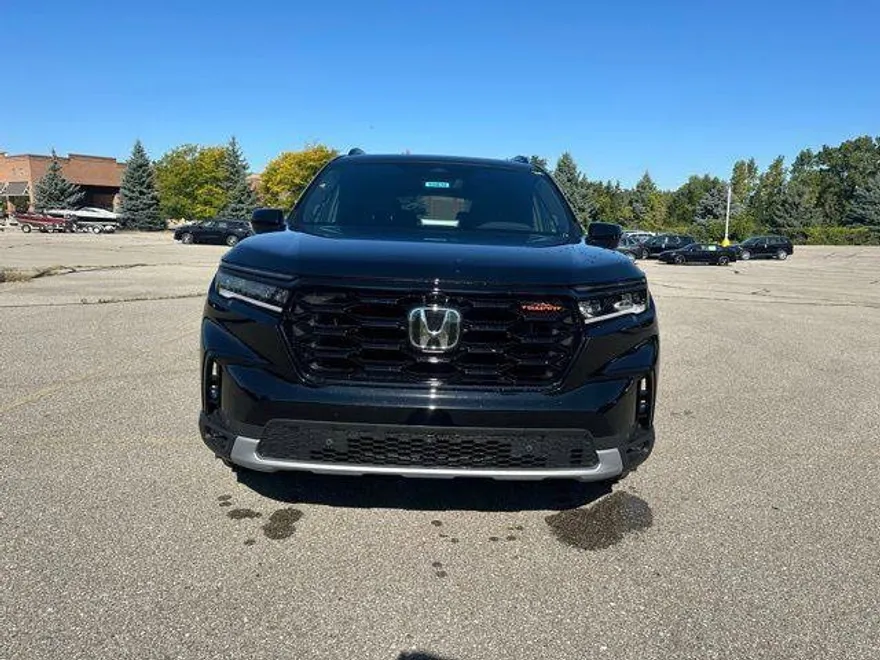 2025 Honda Pilot TrailSport photo 1