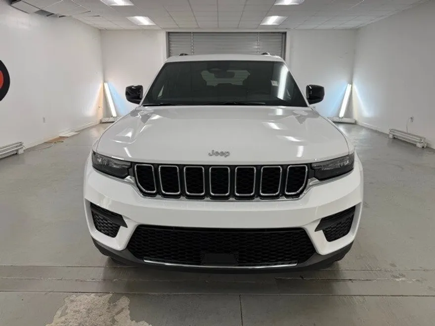 2025 Jeep Grand Cherokee Laredo photo 1