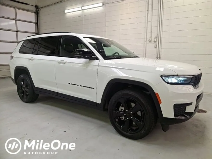 2022 Jeep Grand Cherokee Altitude photo 1