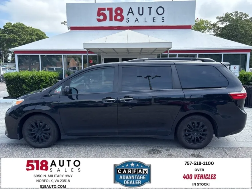 2020 Toyota Sienna XLE photo 1