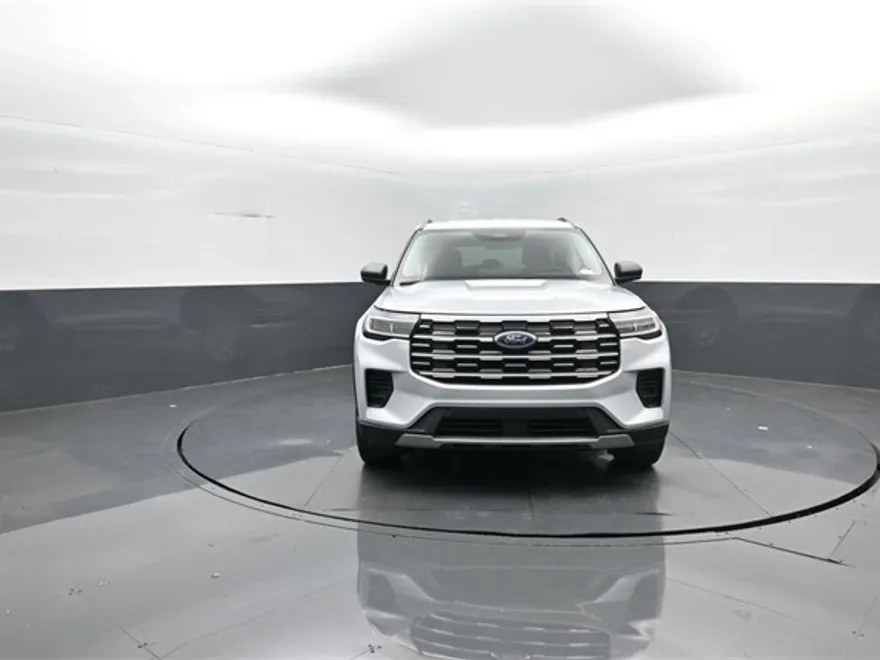 2025 Ford Explorer photo 1