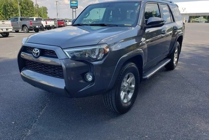 2018 Toyota 4Runner SR5 photo 1