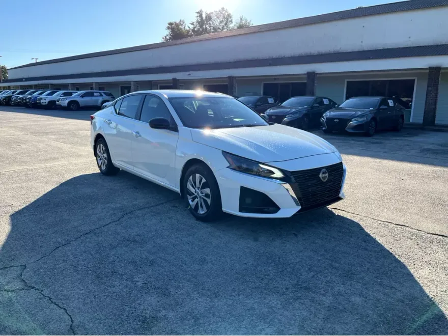 2025 Nissan Altima S photo 1