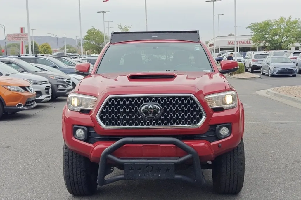 2017 Toyota Tacoma TRD Sport photo 1