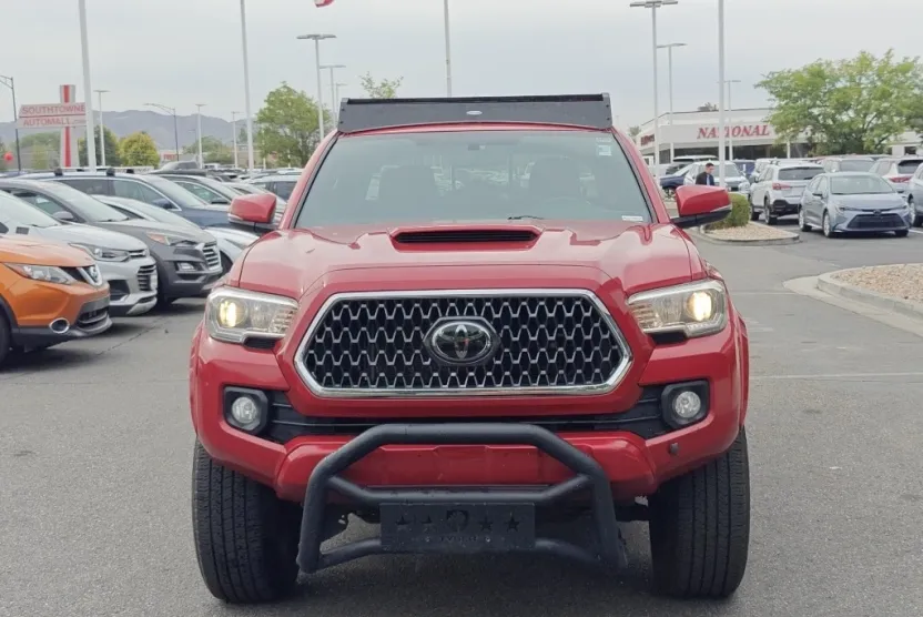 2017 Toyota Tacoma TRD Sport photo 1