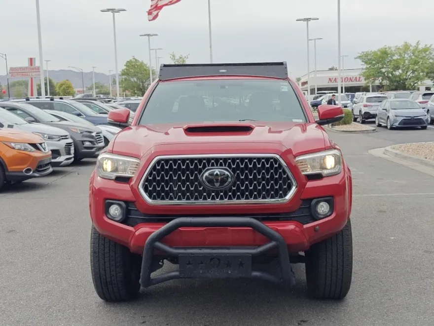2017 Toyota Tacoma TRD Sport photo 1
