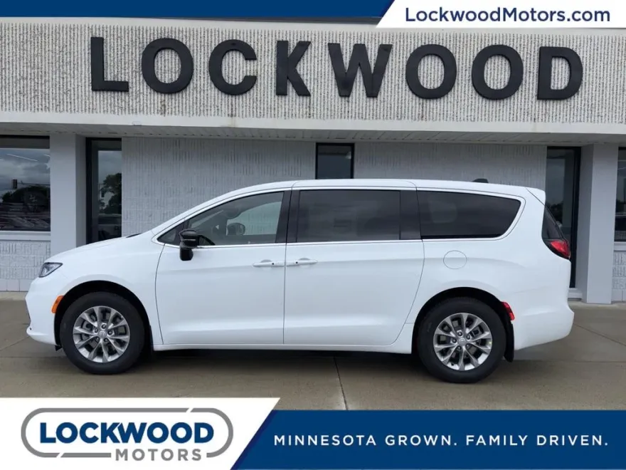 2026 Chrysler Pacifica photo 1