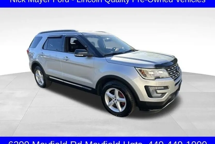 2016 Ford Explorer XLT photo 1
