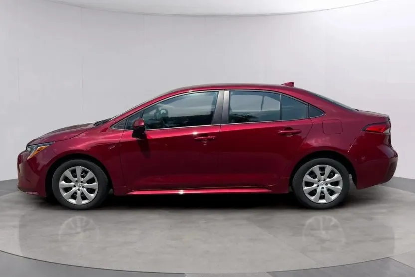 2025 Toyota Corolla LE photo 1