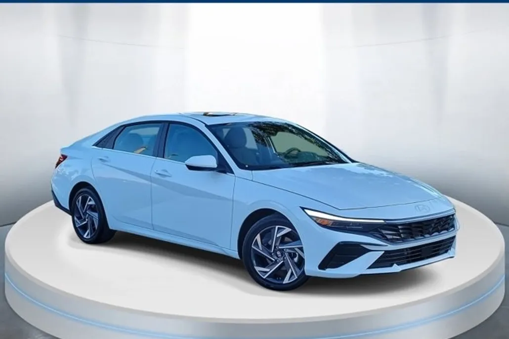 2025 Hyundai Elantra SEL Convenience photo 1