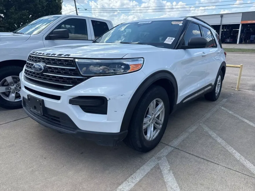 2020 Ford Explorer XLT photo 1