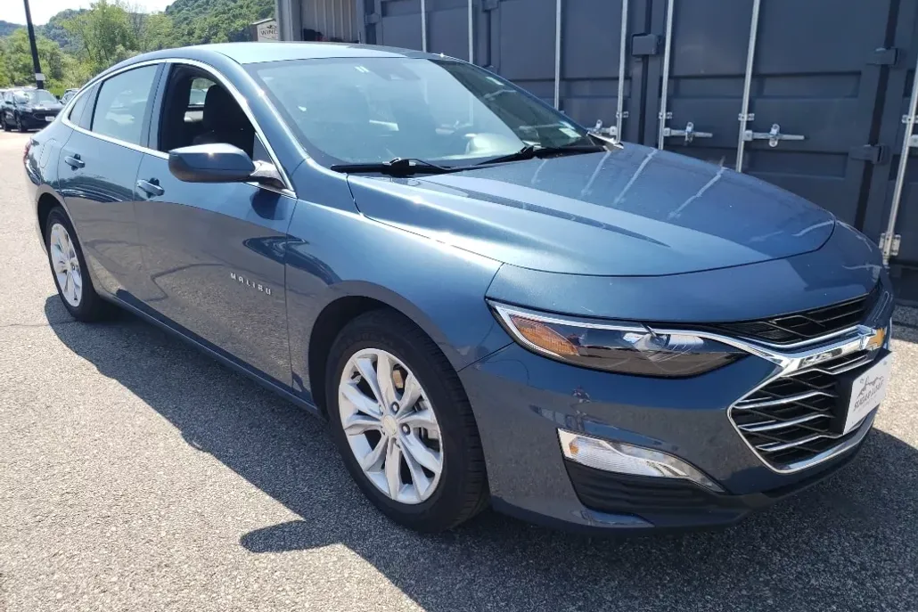 2024 Chevrolet Malibu 1LT photo 1