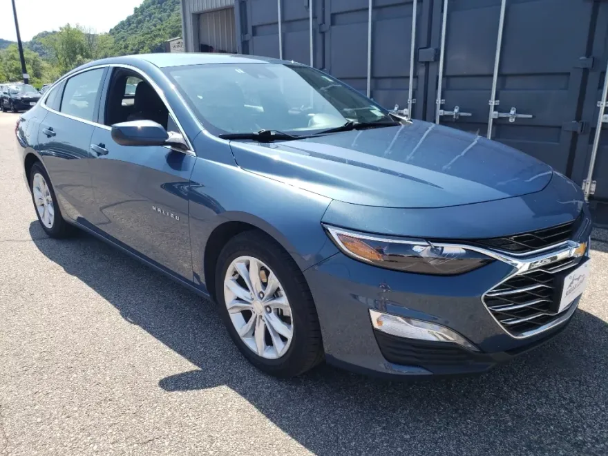 2024 Chevrolet Malibu 1LT photo 1