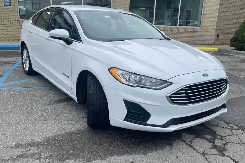 2019 Ford Fusion SE photo 1