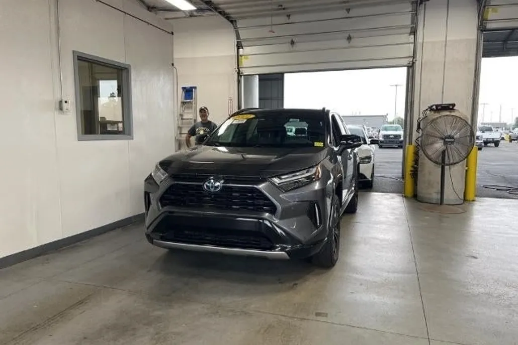 2022 Toyota RAV4 Hybrid XSE photo 1