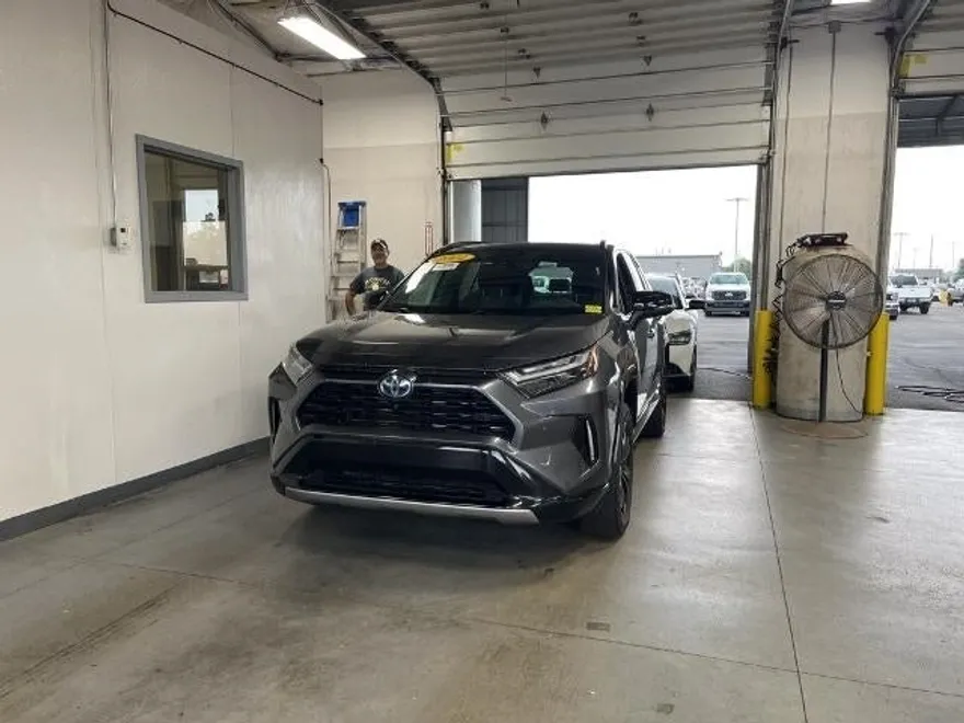 2022 Toyota RAV4 Hybrid XSE photo 1