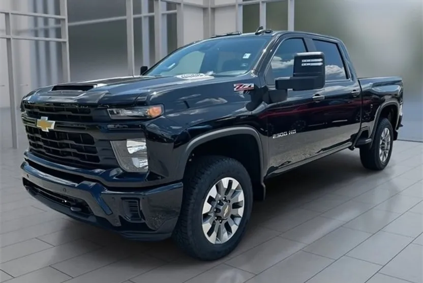 2025 Chevrolet Silverado 2500HD Custom photo 1