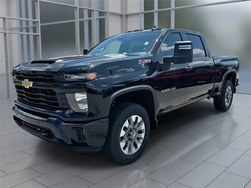 2025 Chevrolet Silverado 2500HD Custom photo 1