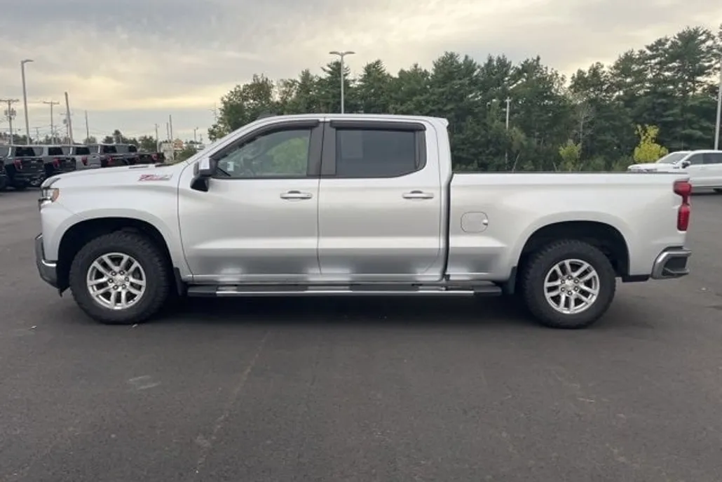 2022 Chevrolet Silverado 1500 LT photo 1