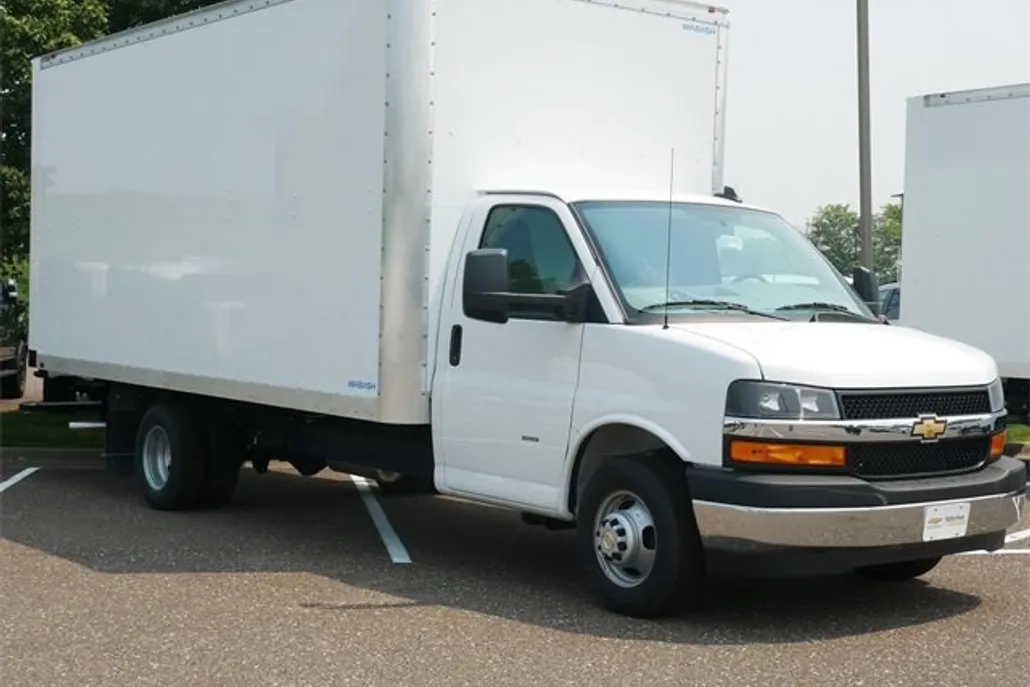 2025 Chevrolet Express Cutaway 3500 photo 1