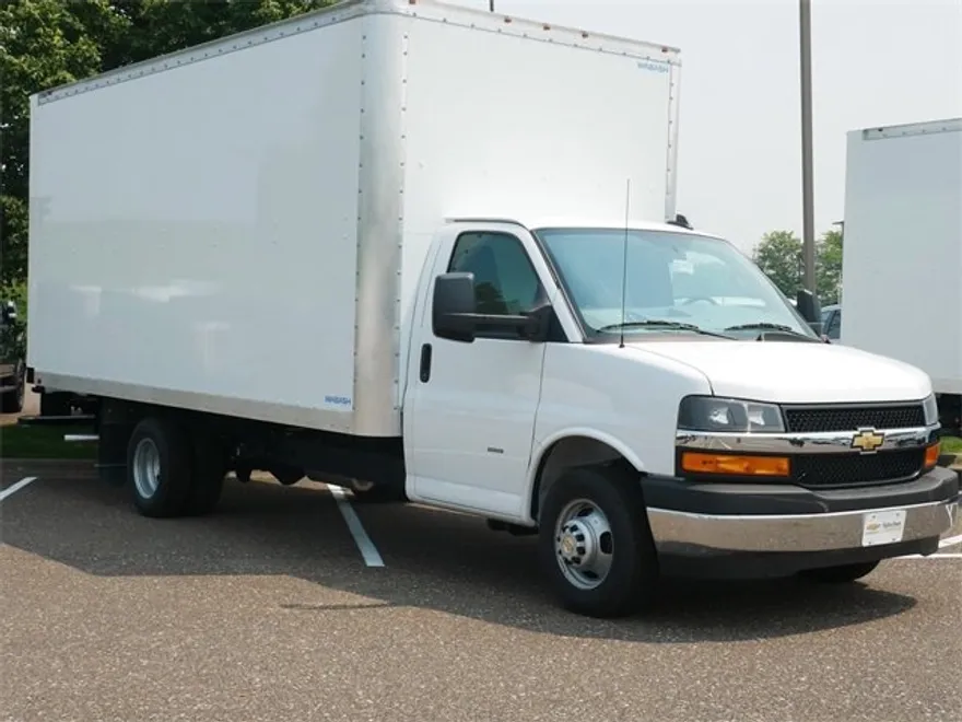 2025 Chevrolet Express Cutaway 3500 photo 1