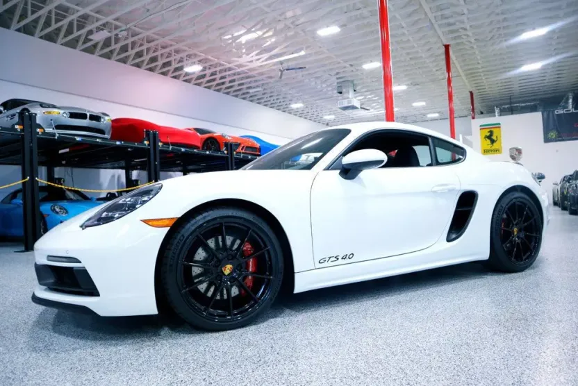 2024 Porsche Cayman photo 1
