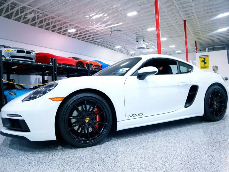 2024 Porsche Cayman photo 1