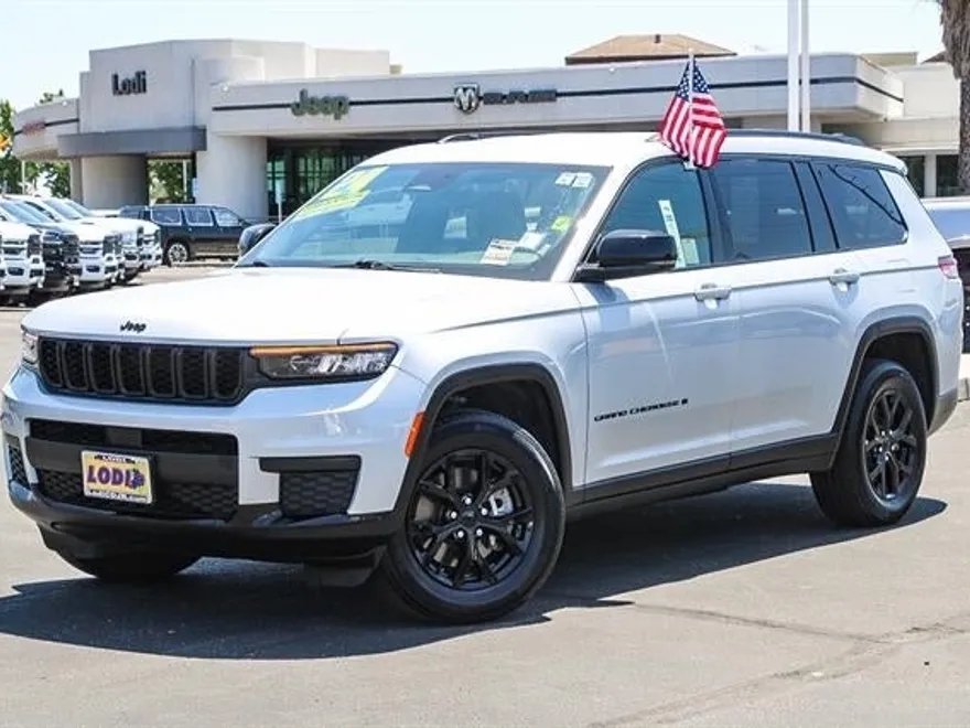 2024 Jeep Grand Cherokee Altitude photo 1