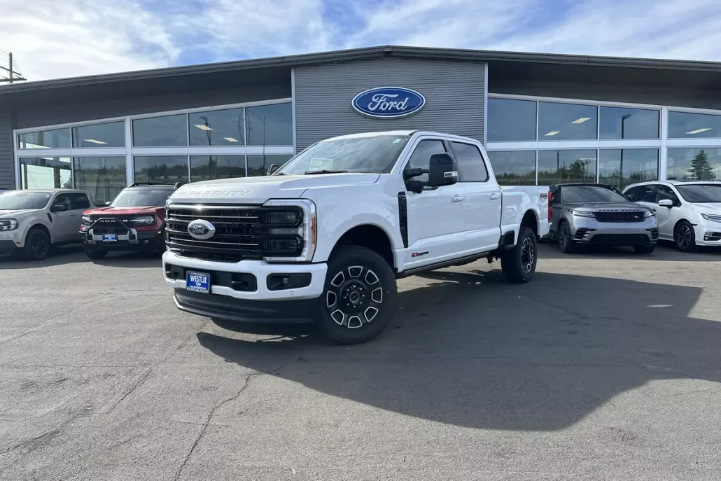 2025 Ford F-250 Platinum photo 1