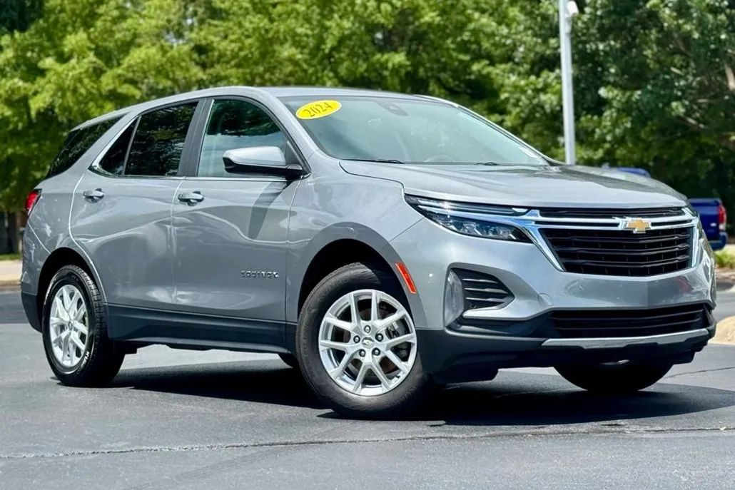 2024 Chevrolet Equinox LT photo 1