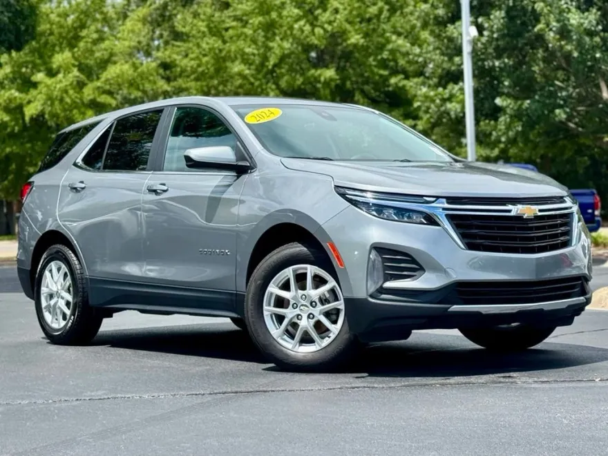 2024 Chevrolet Equinox LT photo 1