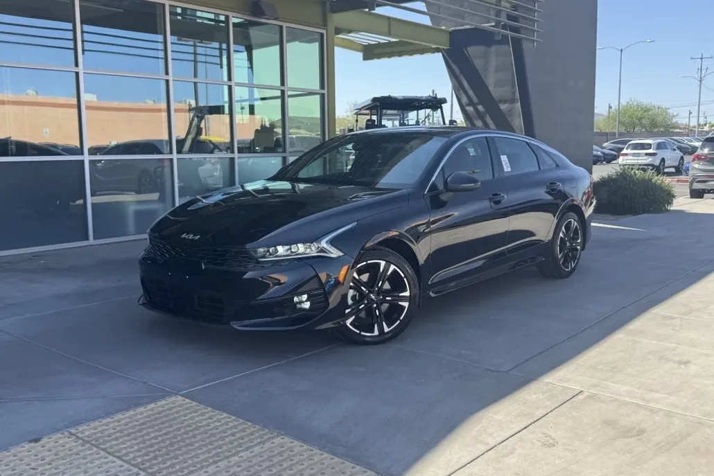 2023 Kia K5 GT-Line photo 1