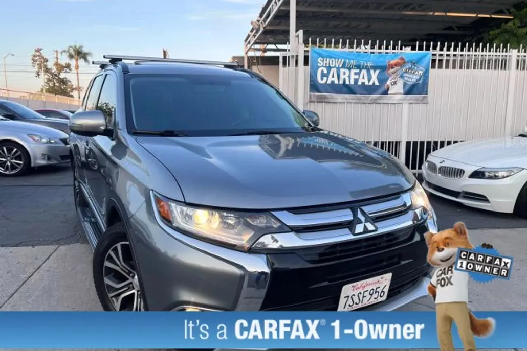 2016 Mitsubishi Outlander SEL photo 1