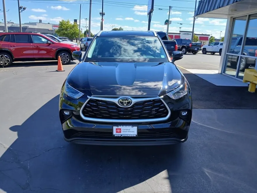 2022 Toyota Highlander XLE photo 1