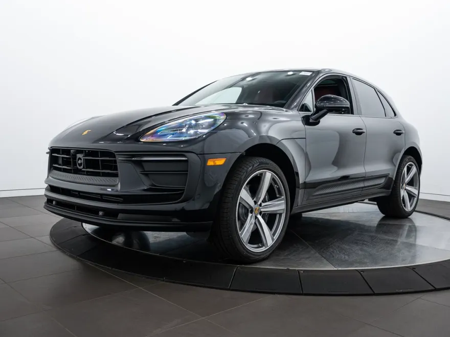2025 Porsche Macan T photo 1
