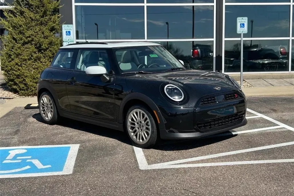 2025 Mini Cooper 2 Door Hardtop S Iconic photo 1