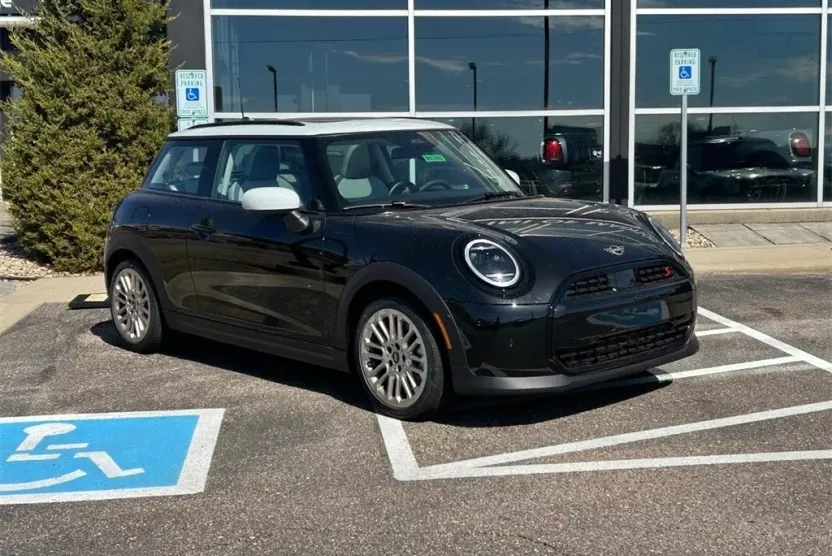 2025 Mini Cooper 2 Door Hardtop S Iconic photo 1