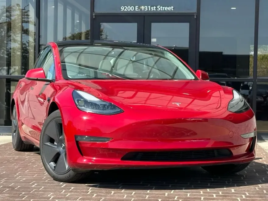 2023 Tesla Model 3 photo 1