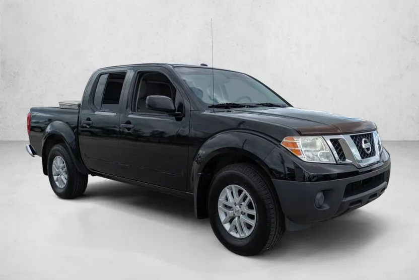2017 Nissan Frontier Crew Cab SV photo 1