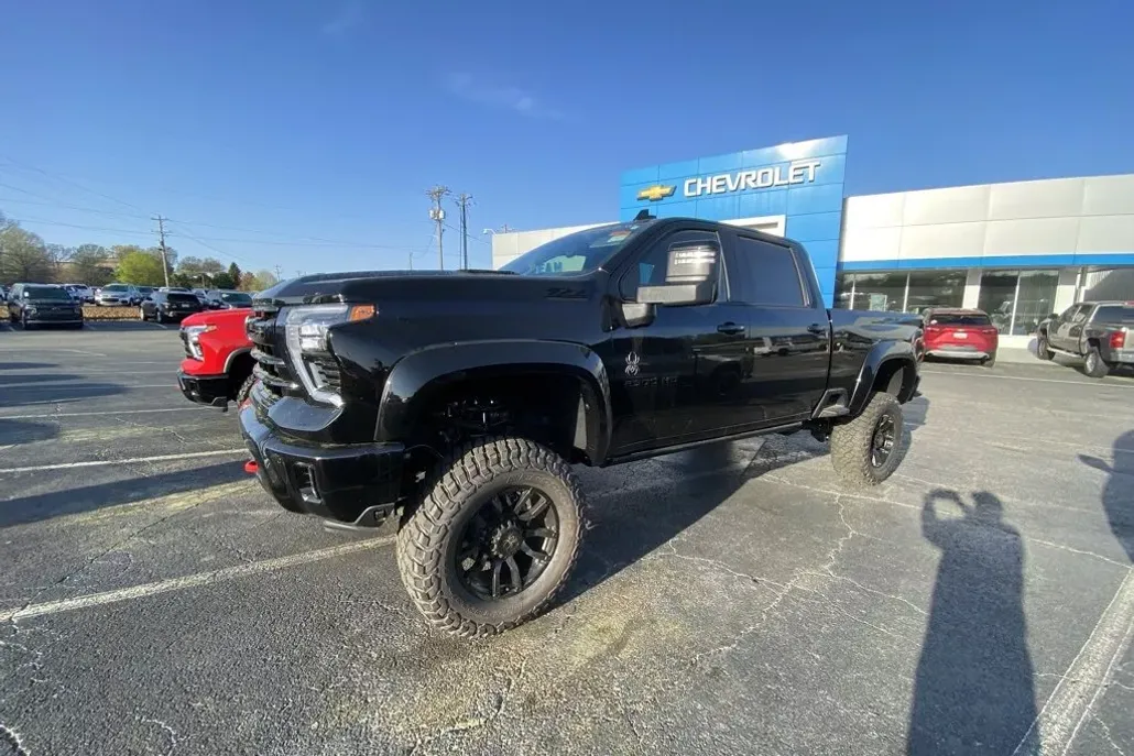 2025 Chevrolet Silverado 2500HD LTZ photo 1