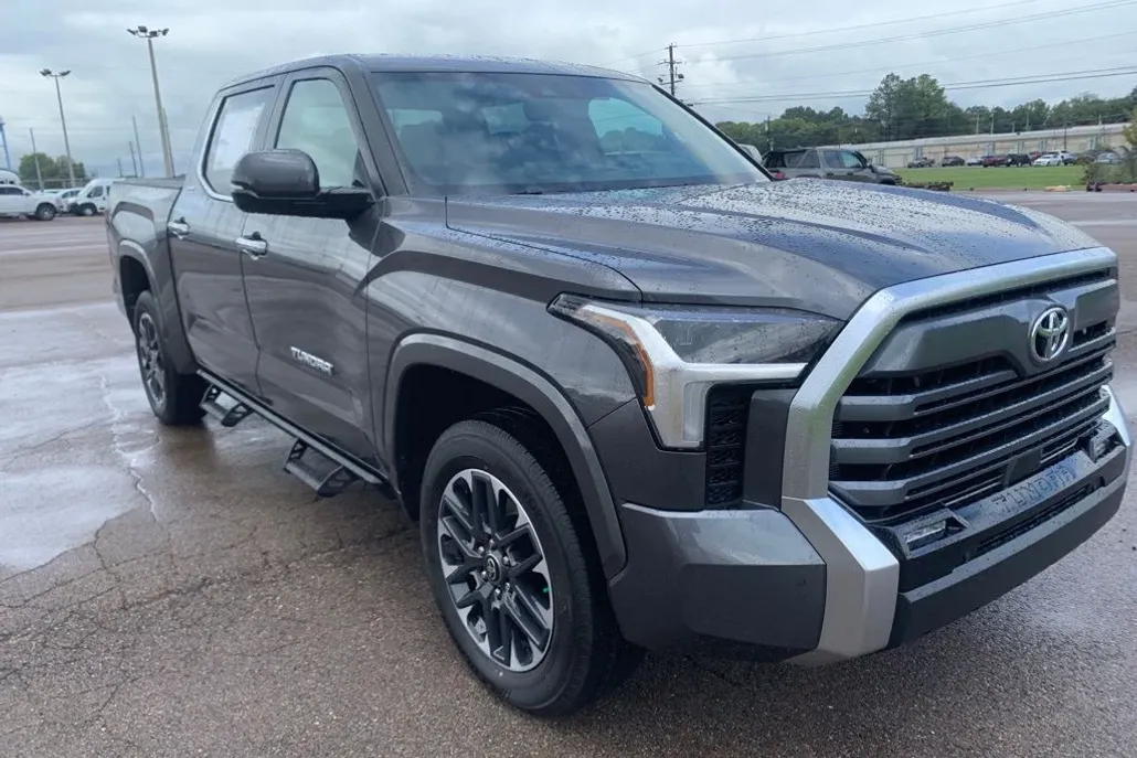 2026 Toyota Tundra Limited CrewMax photo 1