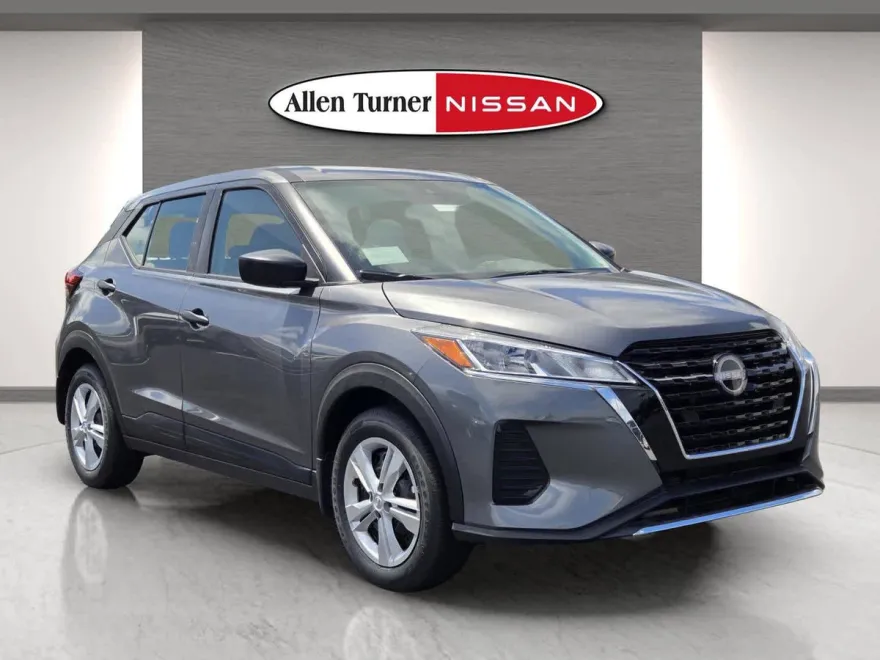 2025 Nissan Kicks Play S photo 1