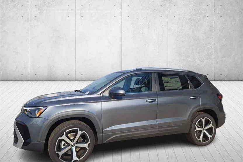 2025 Volkswagen Taos SEL photo 1
