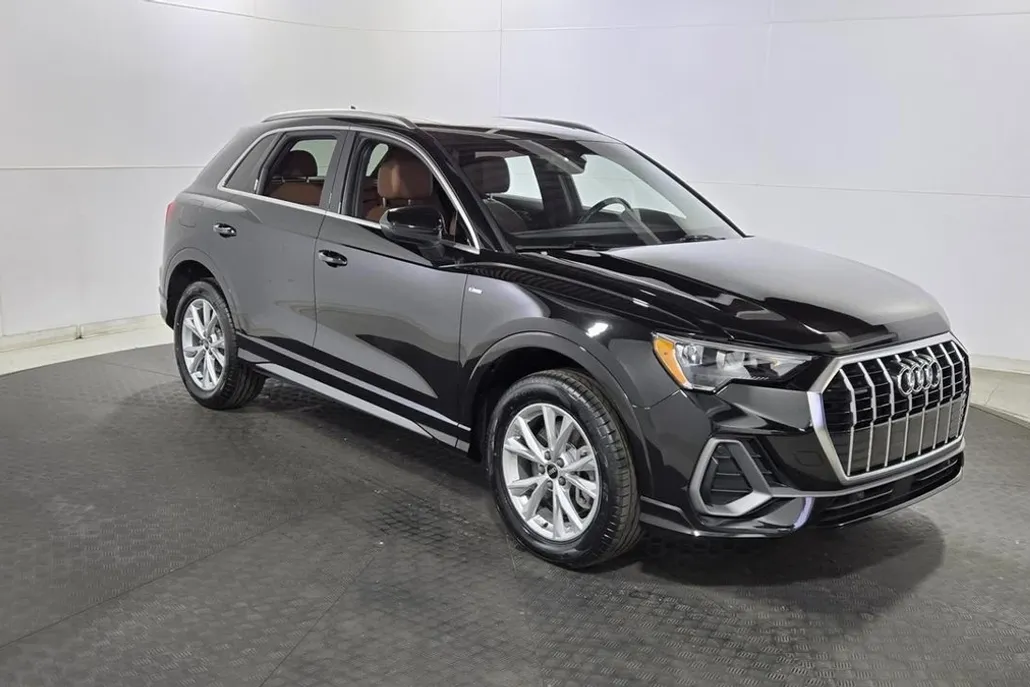 2022 Audi Q3 S line Premium photo 1