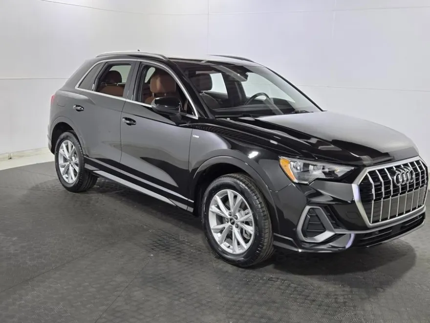 2022 Audi Q3 S line Premium photo 1