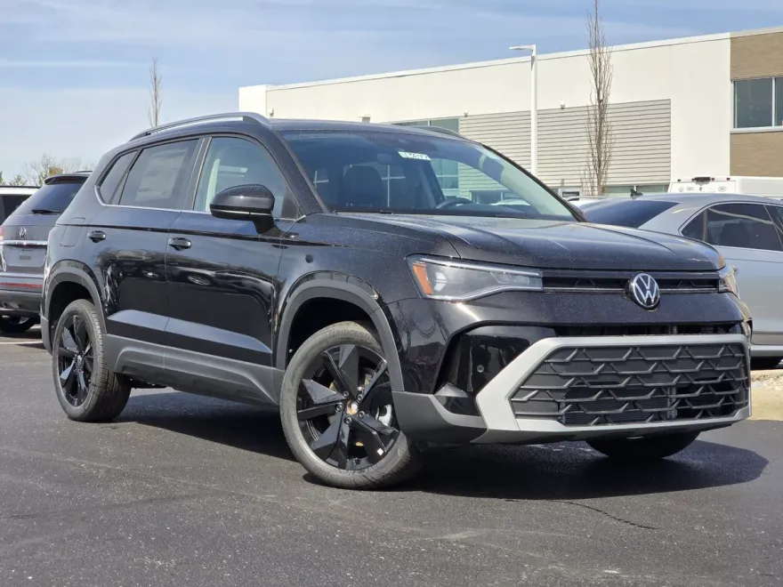 2025 Volkswagen Taos SE photo 1