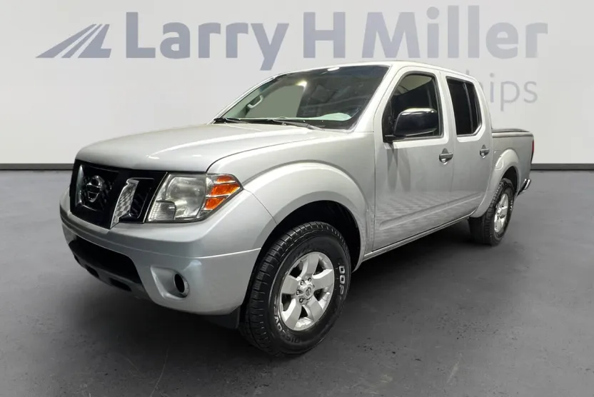 2012 Nissan Frontier SV Crew Cab photo 1