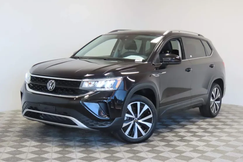 2024 Volkswagen Taos SE photo 1
