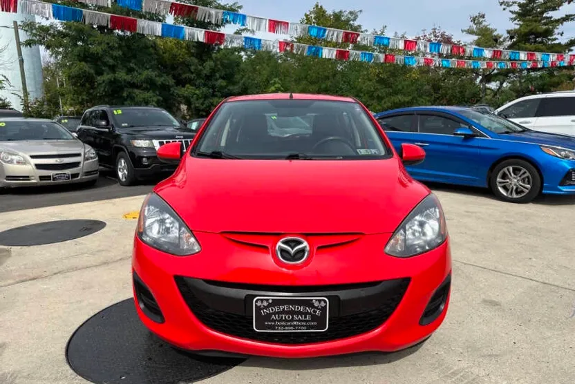 2013 Mazda Mazda2 Sport photo 1